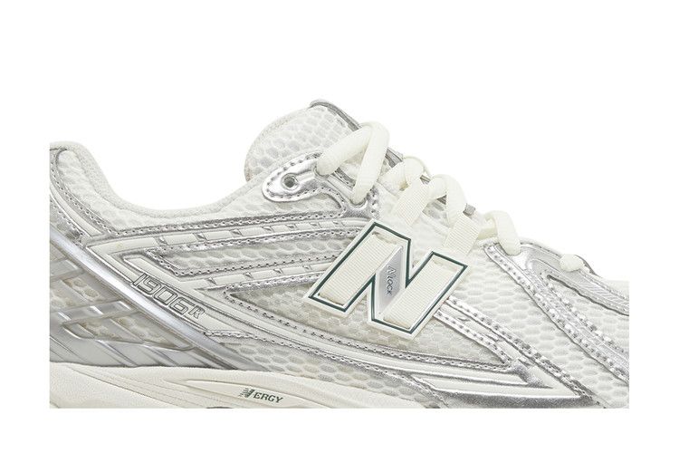 1906r 'Silver Metallic Cream'