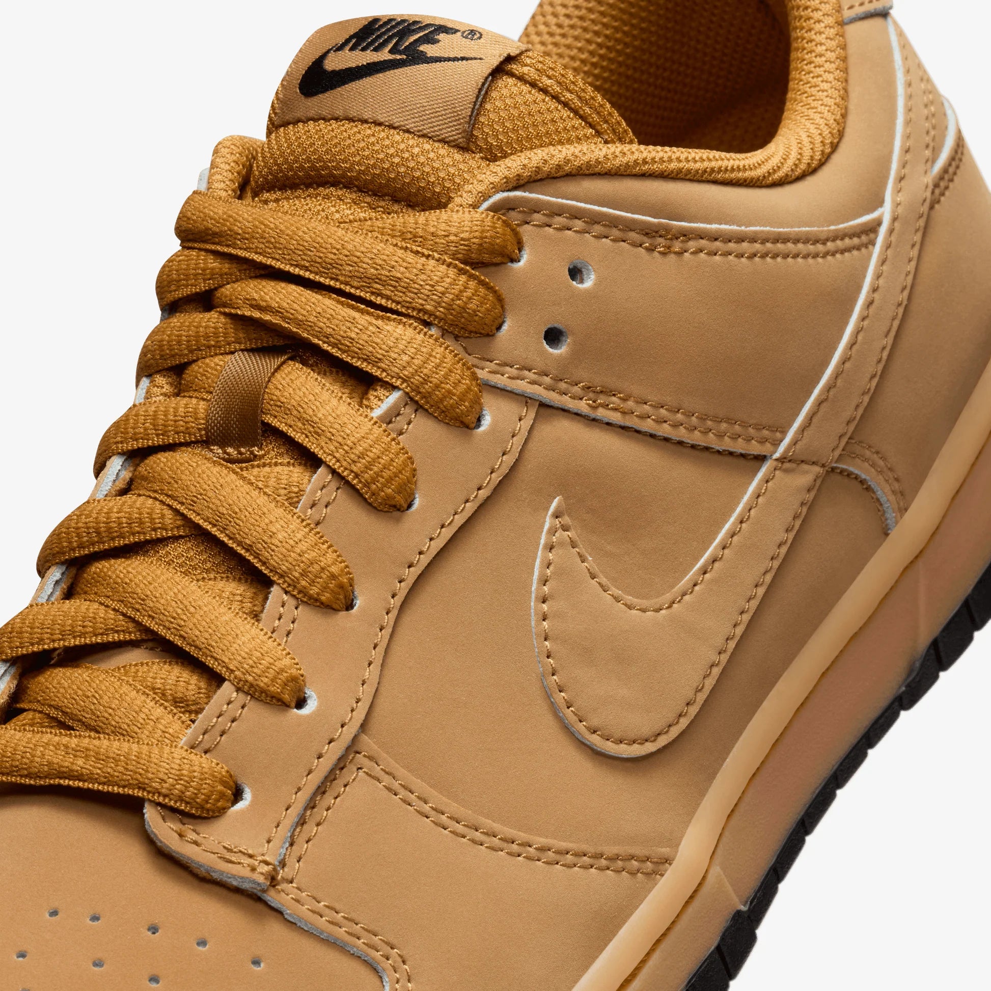 DUNK LOW RETRO SE WHEAT/WHEAT-GUM YELLOW-BLACK
